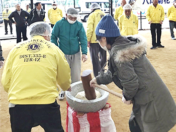 八尾菊花ライオンズクラブもちつき大会