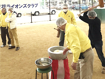 八尾菊花ライオンズクラブもちつき大会