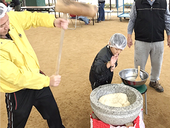 八尾菊花ライオンズクラブもちつき大会